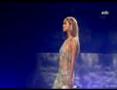 Beyonce Knowles arrive comme une d�esse sur la scene